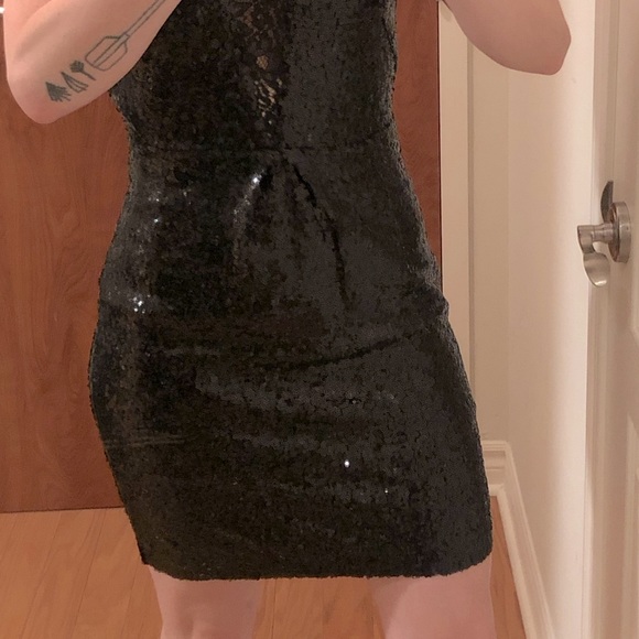 Cocktail sparkle dress with deep lacy V - Picture 6 of 10